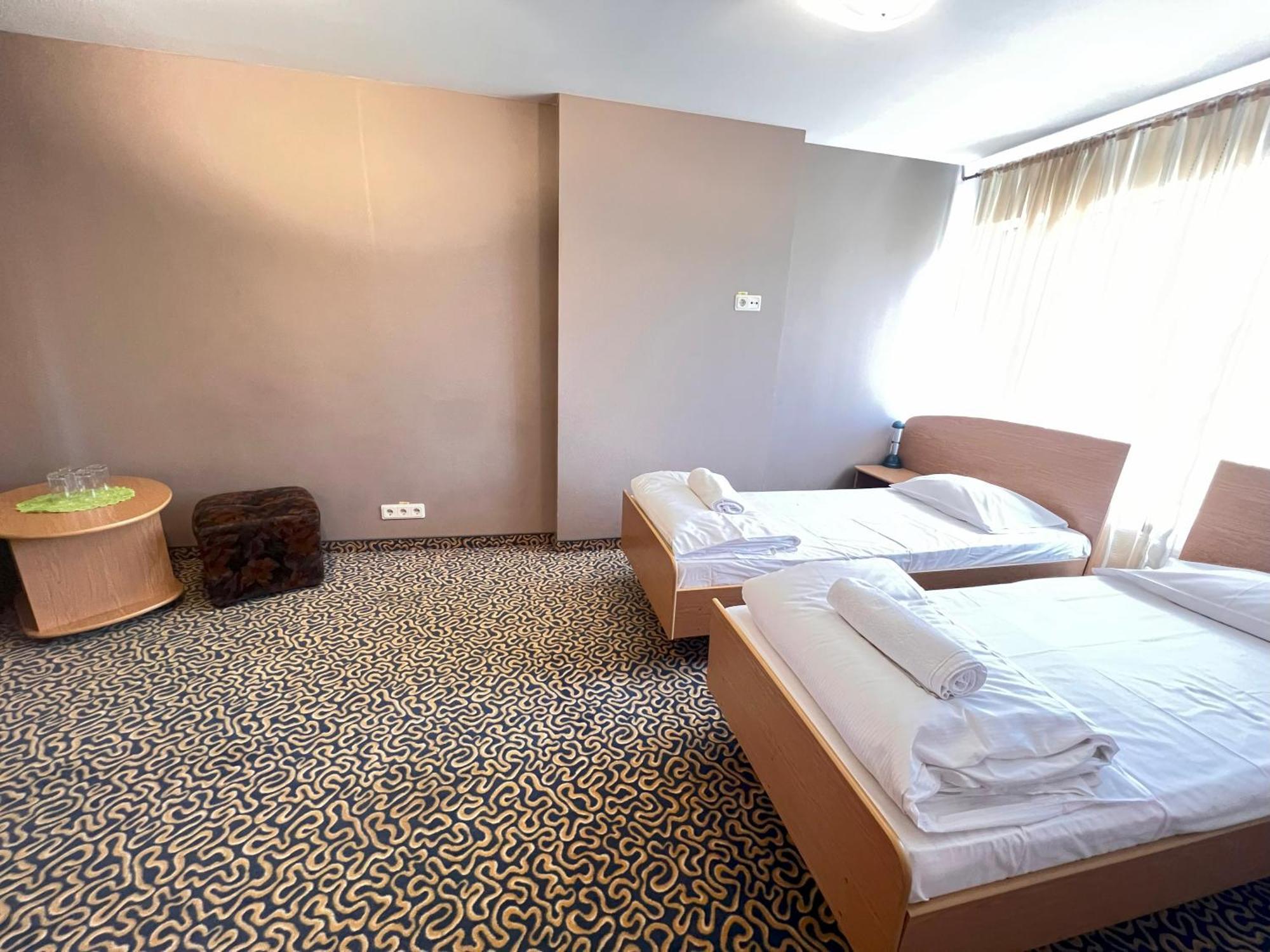 Park Hotel Kekava Bagian luar foto